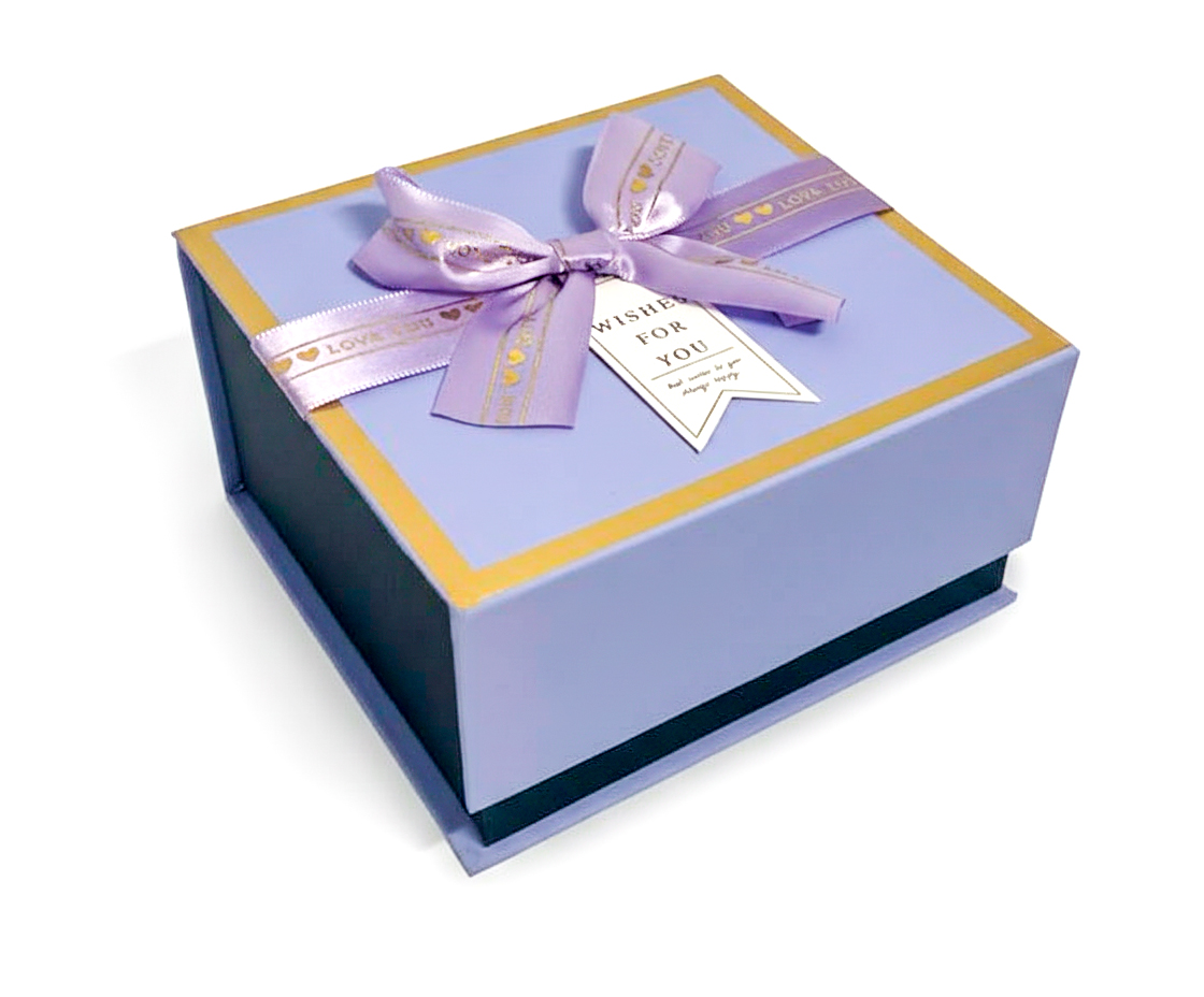 Коробка картонна подарункова на магніті; 13.5*12.5*7CM см.; арт. AG2572; ANGEL GIFTS
