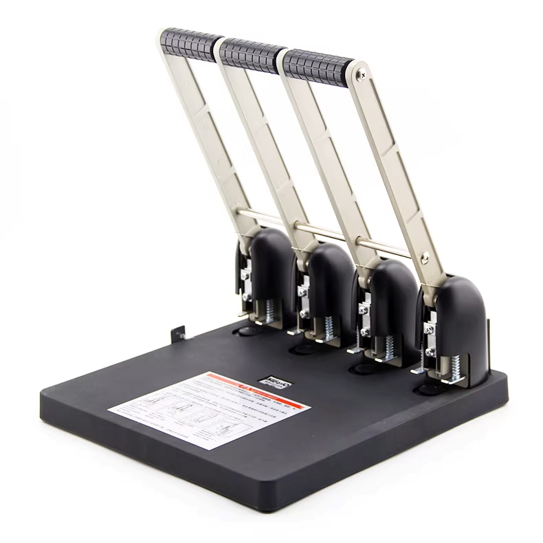 Діркопробивач; 330x308x380мм; (на 4 отв.); на 150 арк.; з лінійкою; пластик+метал; колір чорний; арт. KL6110; KLERK